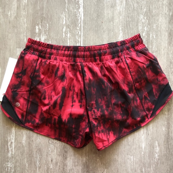Lululemon Hotty Hot Short II 2.5" *Game Day - Picture 3 of 7